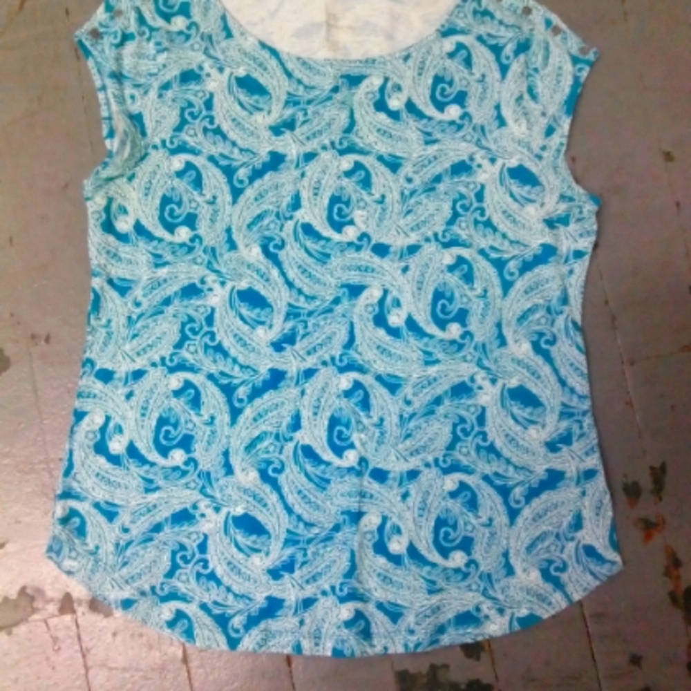 Liz Claiborne large t shirt